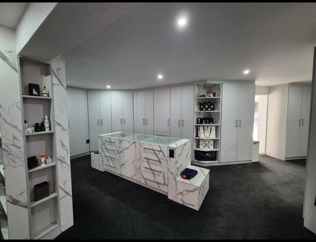 5 BEDROOM HOUSE FOR SALE IN VANWAARTSHOF